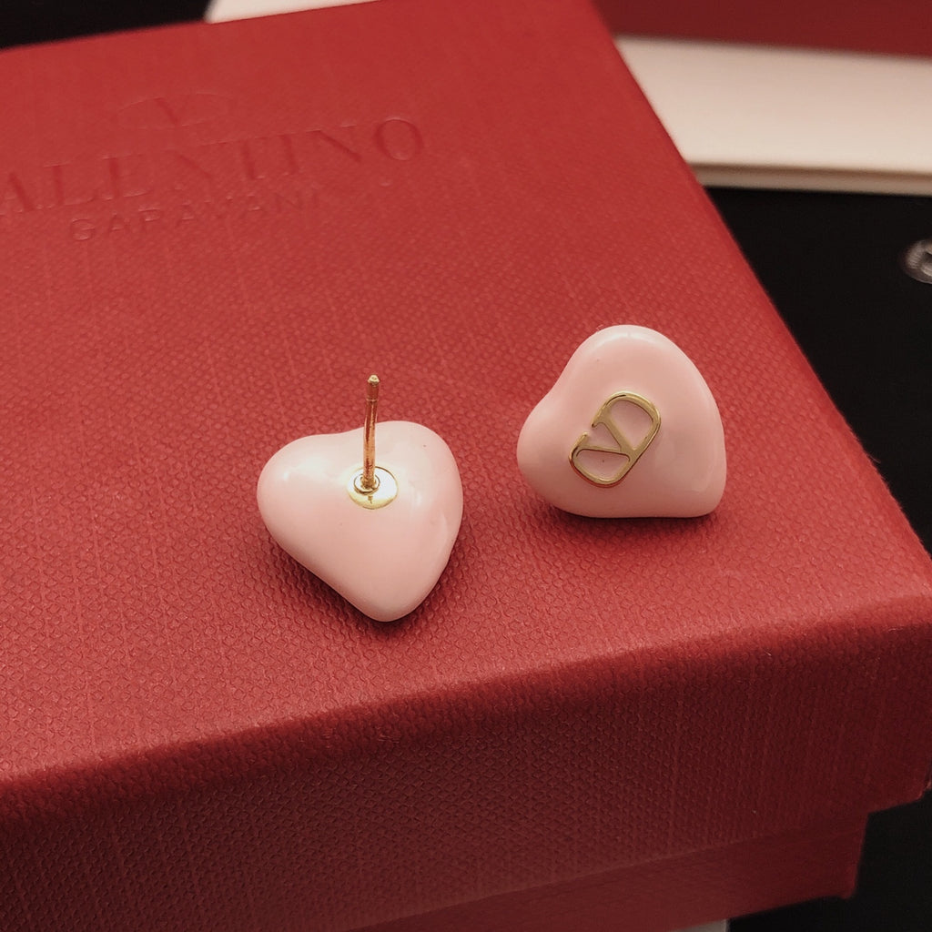 Heart Stud Earrings in Gold-Tone – Pink – Design 02 styled detail
