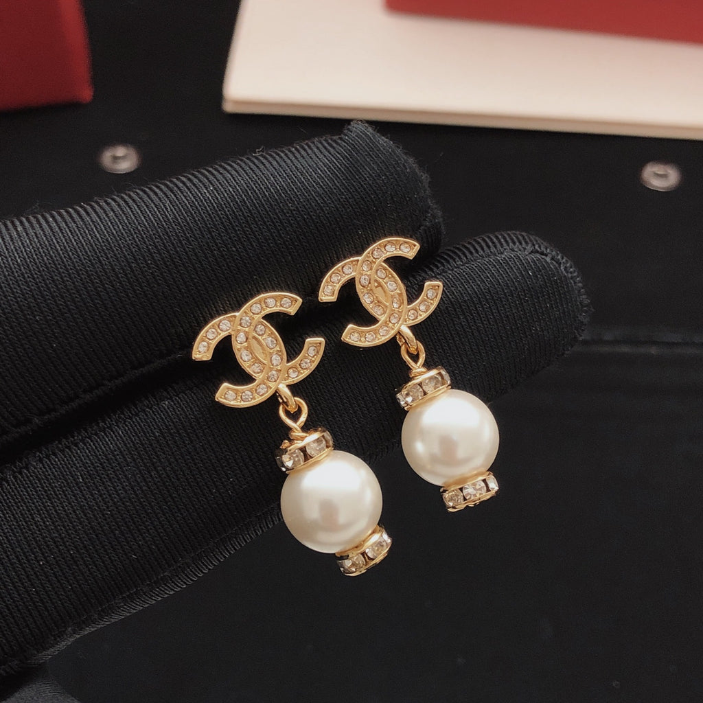 Pearl Pearl-Detail Stud Earrings – Pearl Detail – Design 009 front product view
