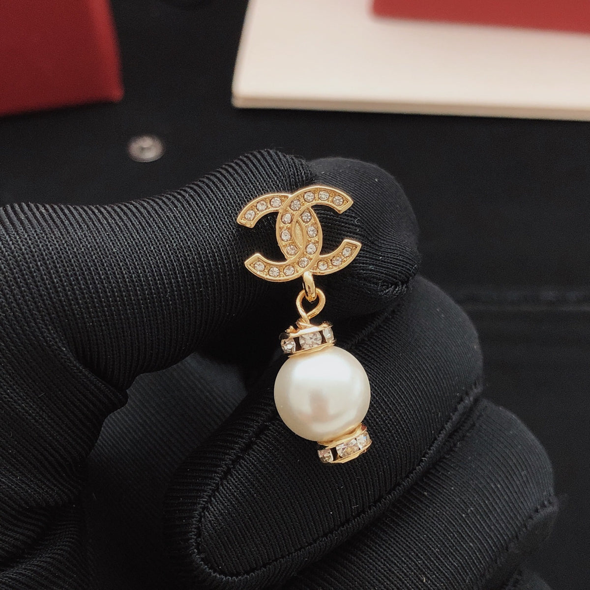 Pearl Pearl-Detail Stud Earrings – Pearl Detail – Design 009 detail view