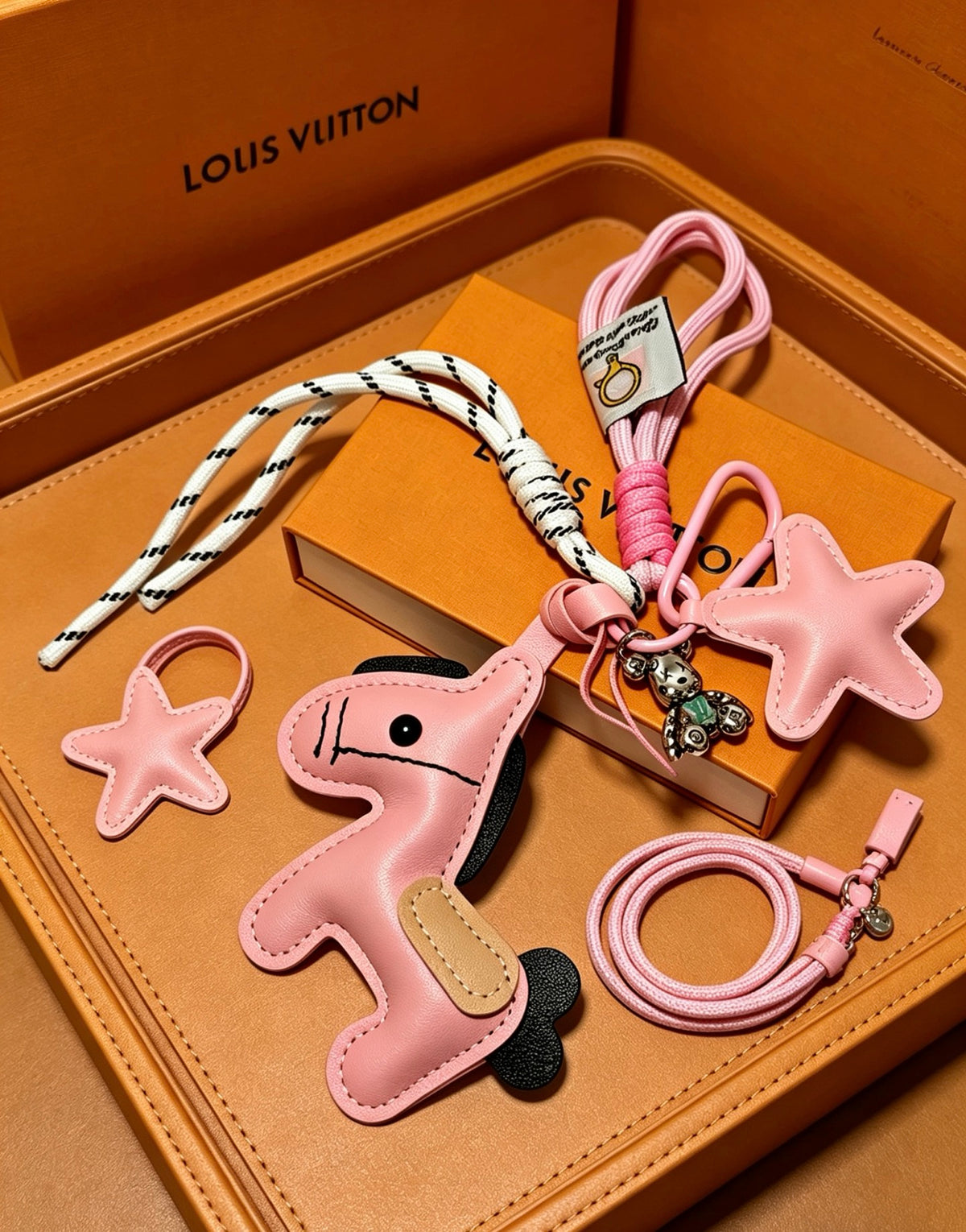 Bag Motif Keychain – Bag Detail – Design 060 styled product view