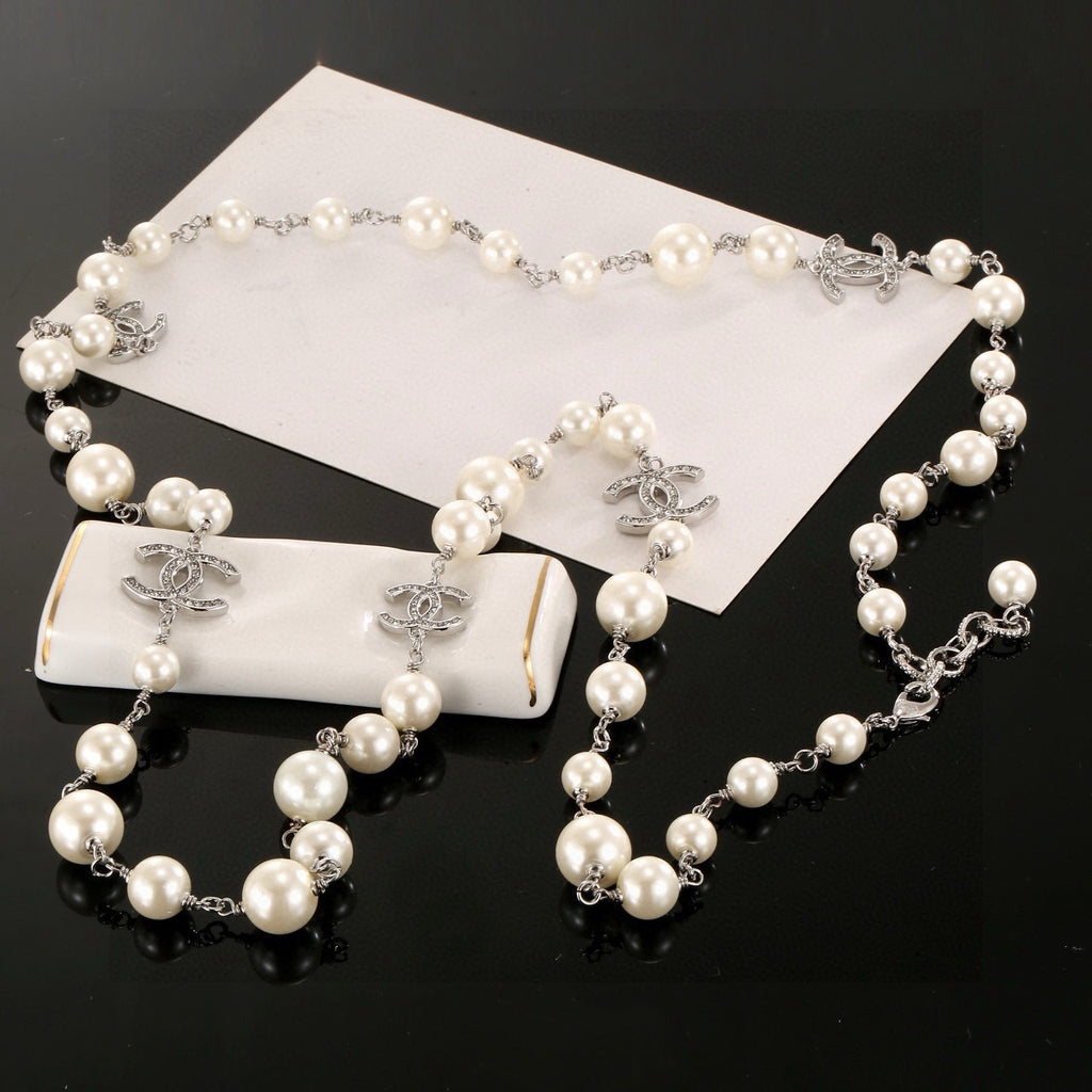 Pearl Pearl-Detail Pendant Necklace – Pearl Detail – Design 049 main product view