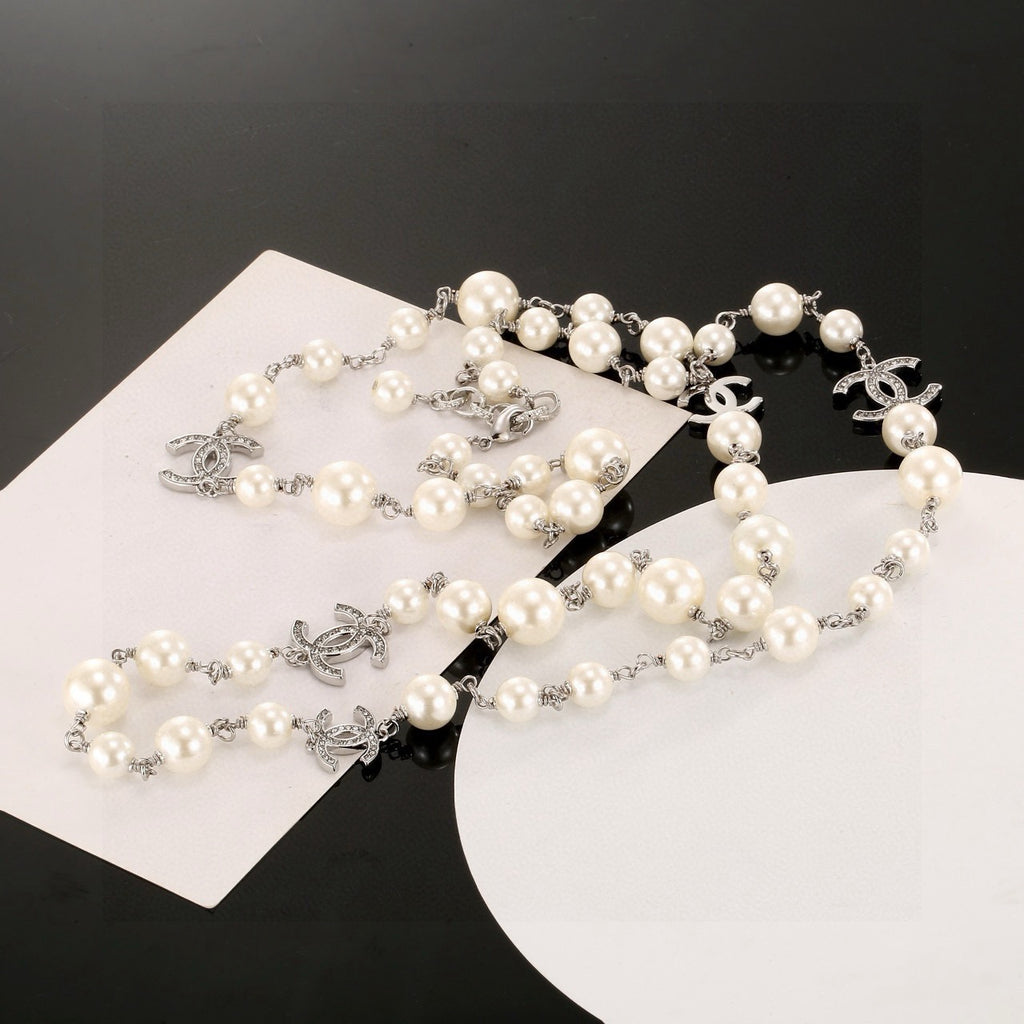 Pearl Pearl-Detail Pendant Necklace – Pearl Detail – Design 049 side detail
