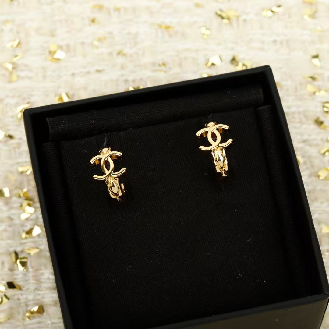 Double-C Emblem Stud Earrings in Gold-Tone – Design 029 side detail