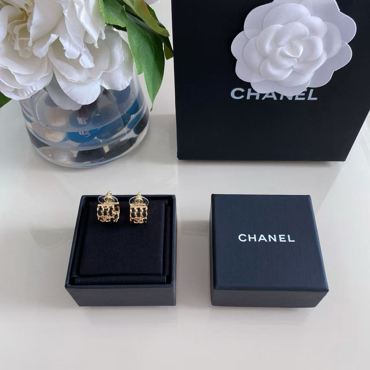Double-C Emblem Stud Earrings in Polished Metal-Tone – Black Detail – Design 005 close-up detail