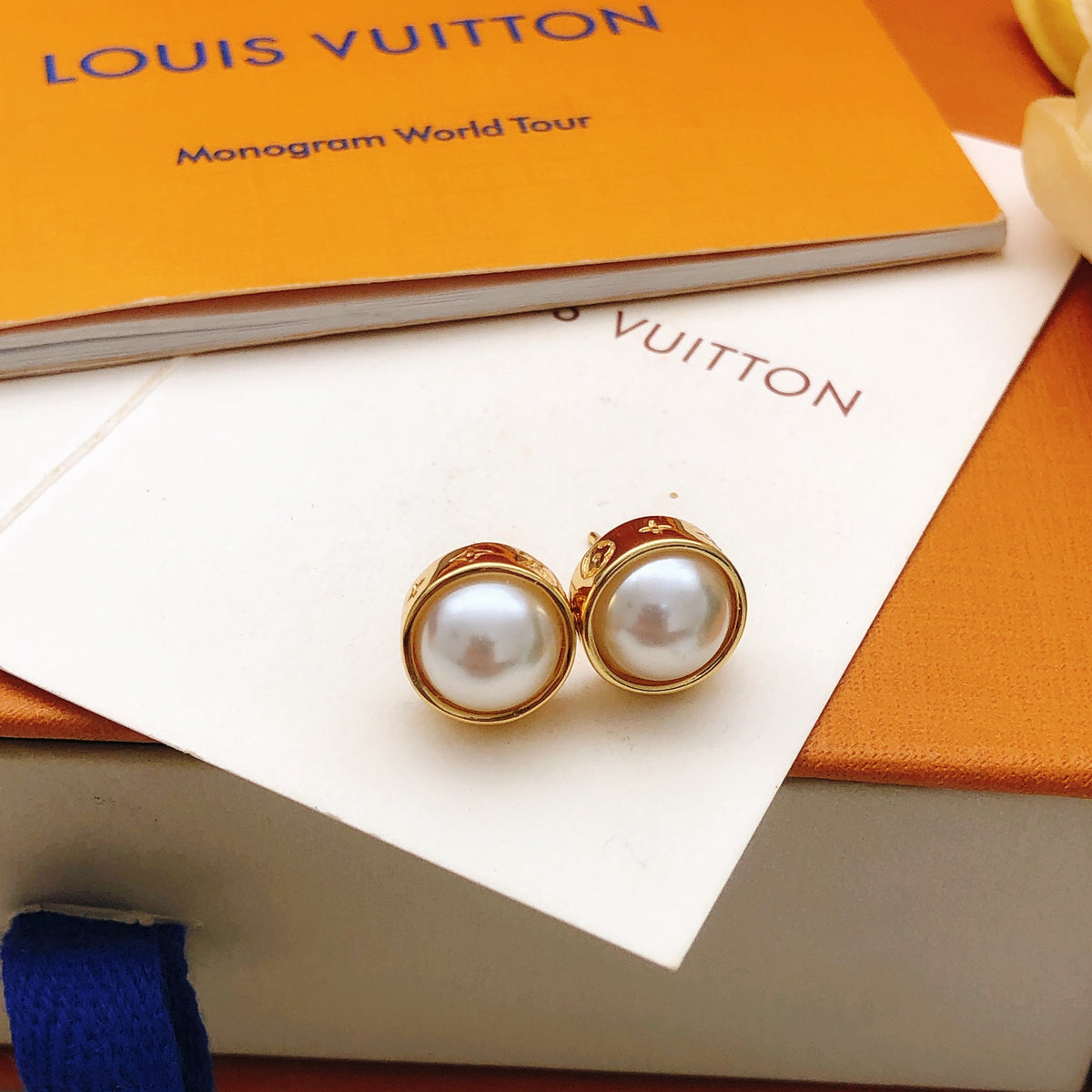 Round Stud Earrings in Gold-Tone – Pearl Detail main product view