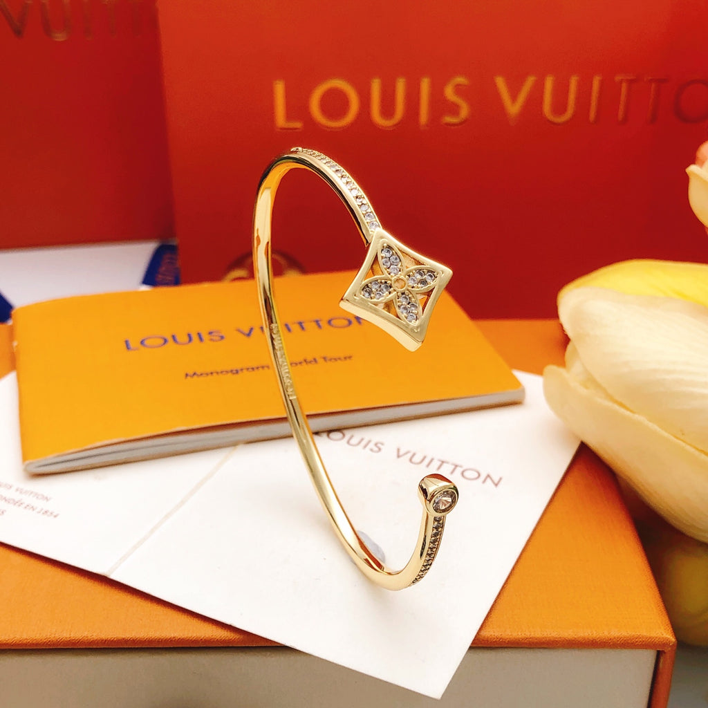 Geometric Emblem Bangle in Gold-Tone – Design 001 detail view