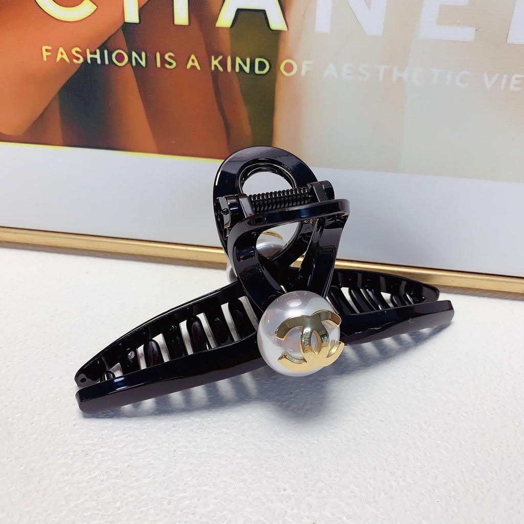 Pearl Hair Clip – Pearl Detail – Design 002 styled product view