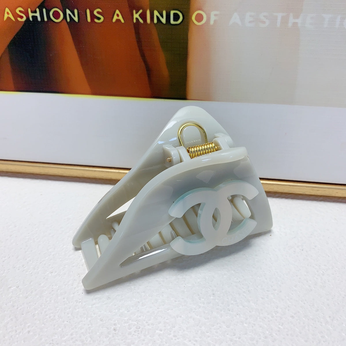 Signature Emblem Hair Clip – Design 009 detail view