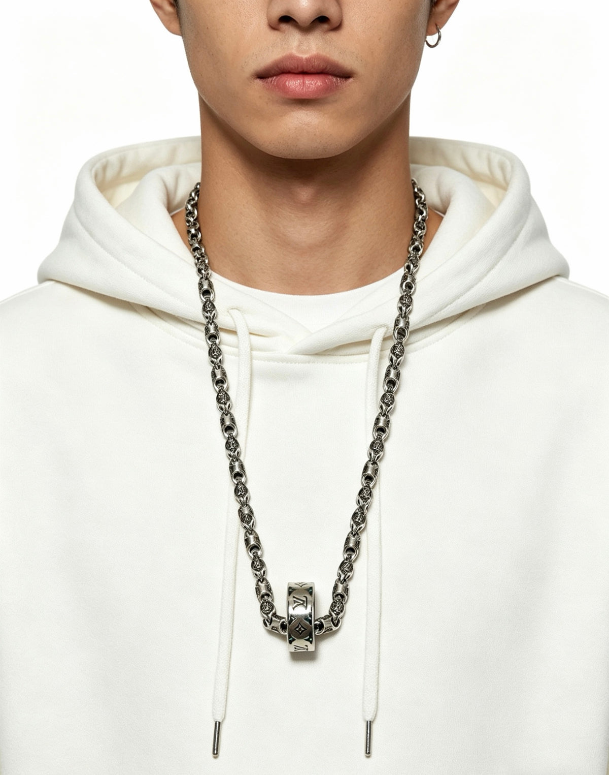 Chain Pendant Necklace in Silver-Tone – Design 032 close-up detail