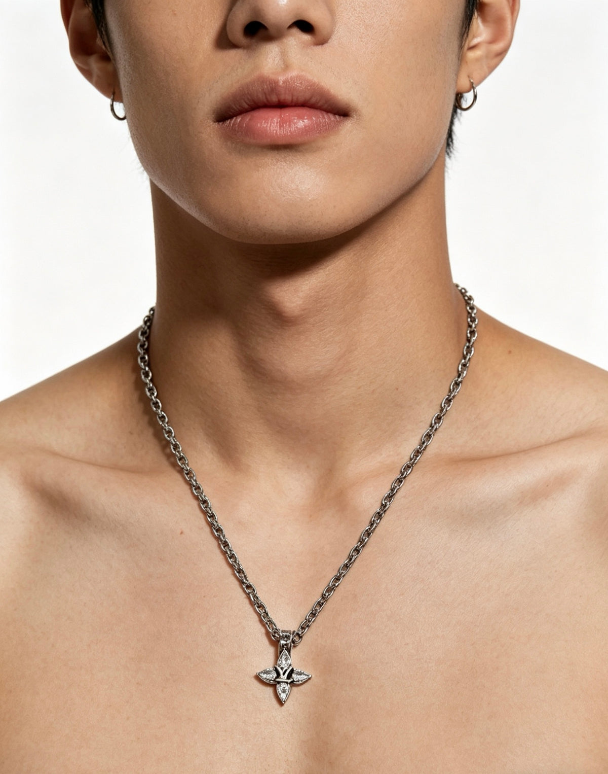 Chain Pendant Necklace in Silver-Tone – Design 030 side detail