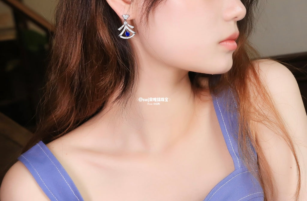 Geometric Emblem Stud Earrings in Rose-Gold-Tone – Rose Gold Detail – Design 002 detail view