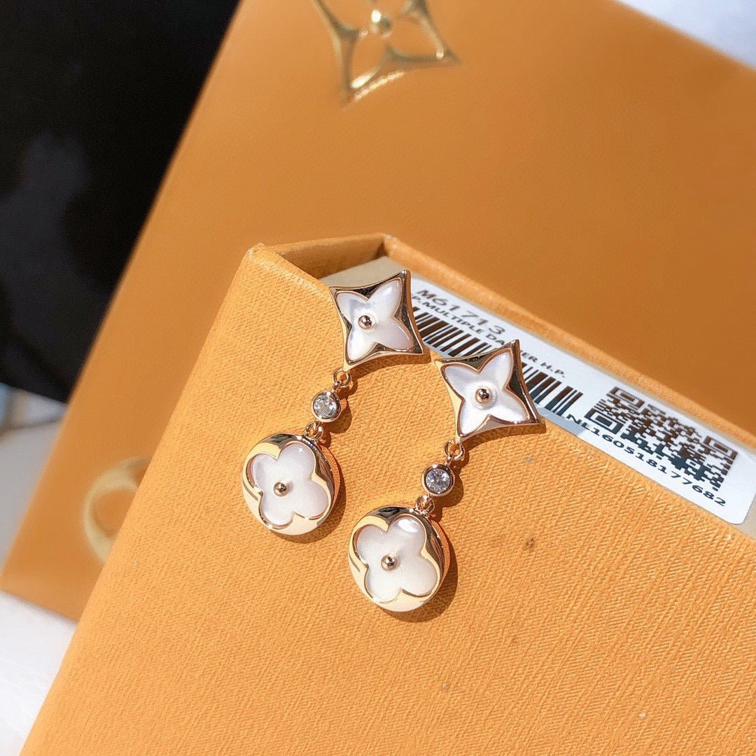 Clover Stud Earrings in Rose-Gold-Tone – Rose Gold Detail close-up detail