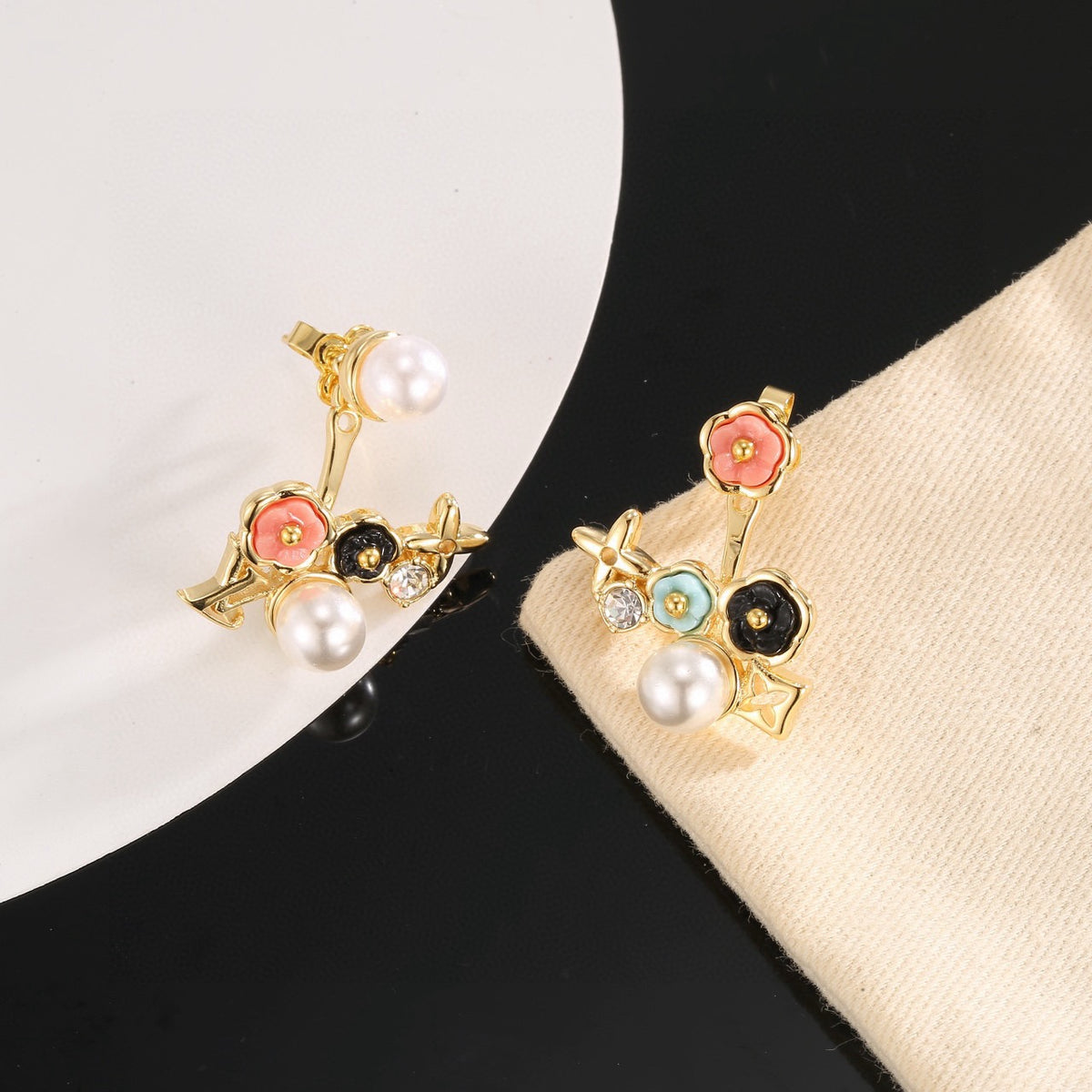 Clover Stud Earrings in Polished Metal-Tone – Clover Detail – Design 013 front product view