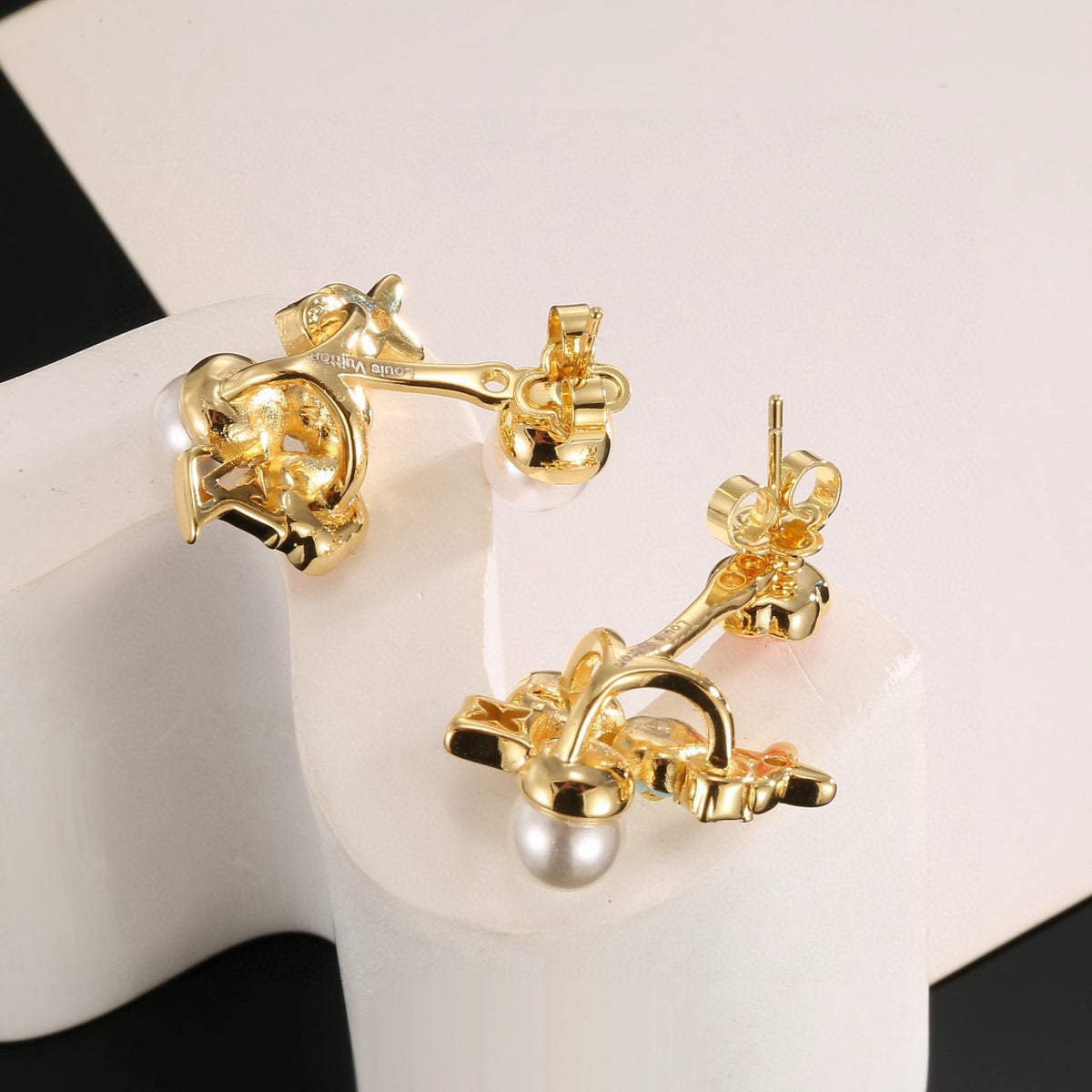 Clover Stud Earrings in Polished Metal-Tone – Clover Detail – Design 011 main product view