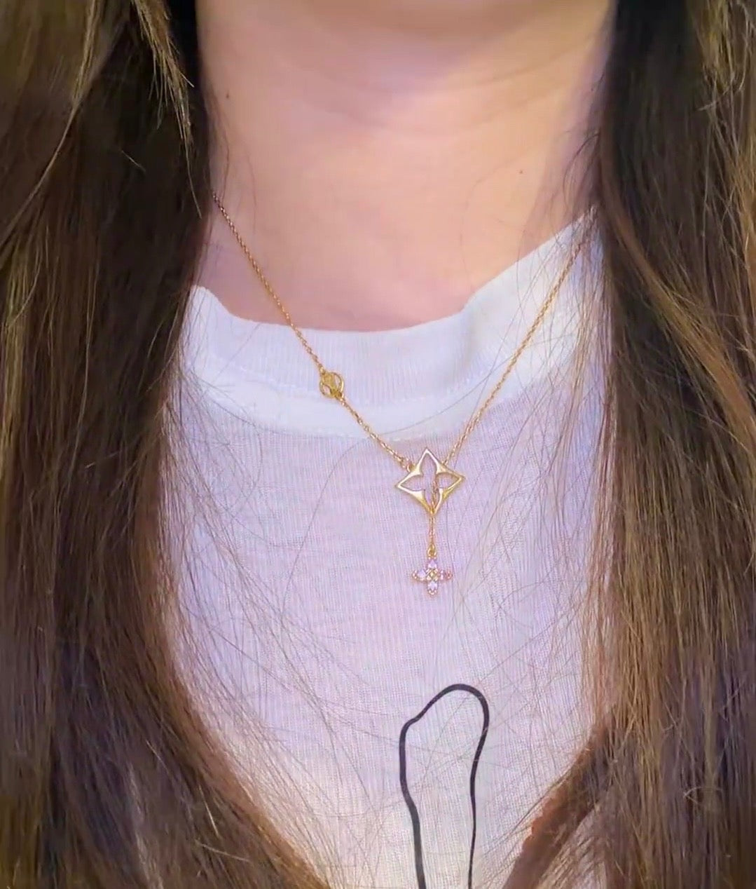 Clover Pendant Necklace in Gold-Tone – Clover Detail – Design 004 front product view