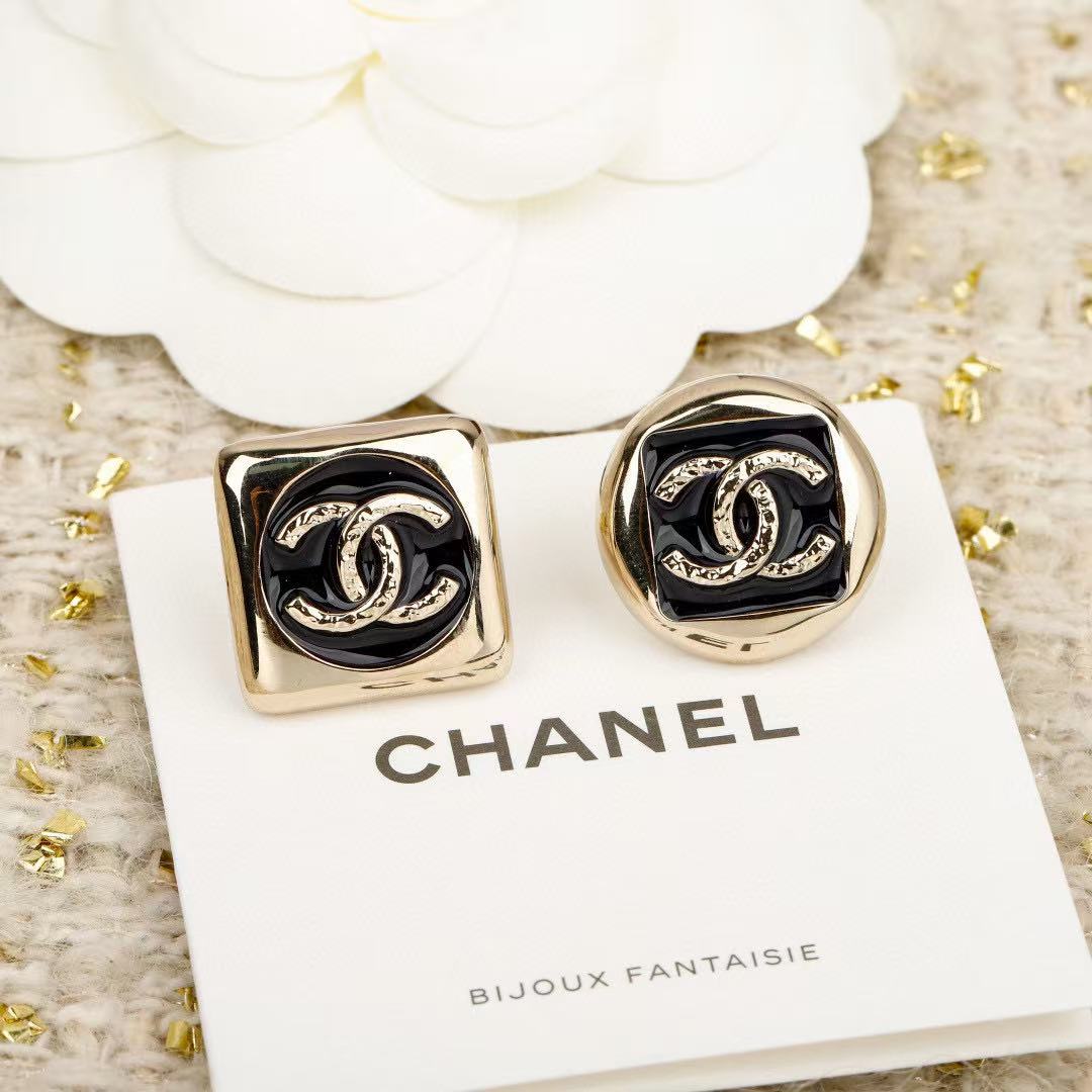 Double-C Emblem Stud Earrings in Polished Metal-Tone – Design 020 styled product view