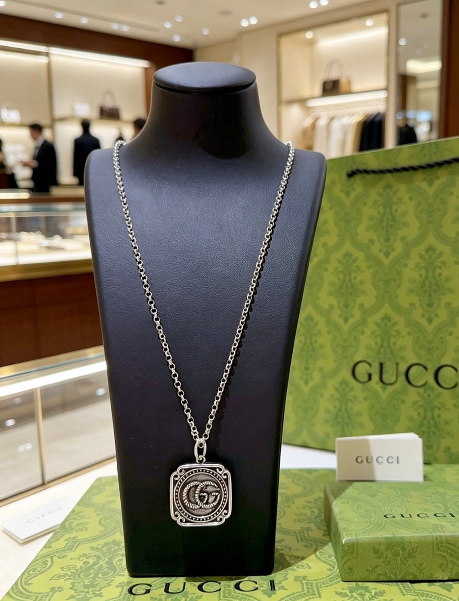 Double-G Emblem Pendant Necklace in Silver-Tone – Vintage Detail – Design 049 main product view