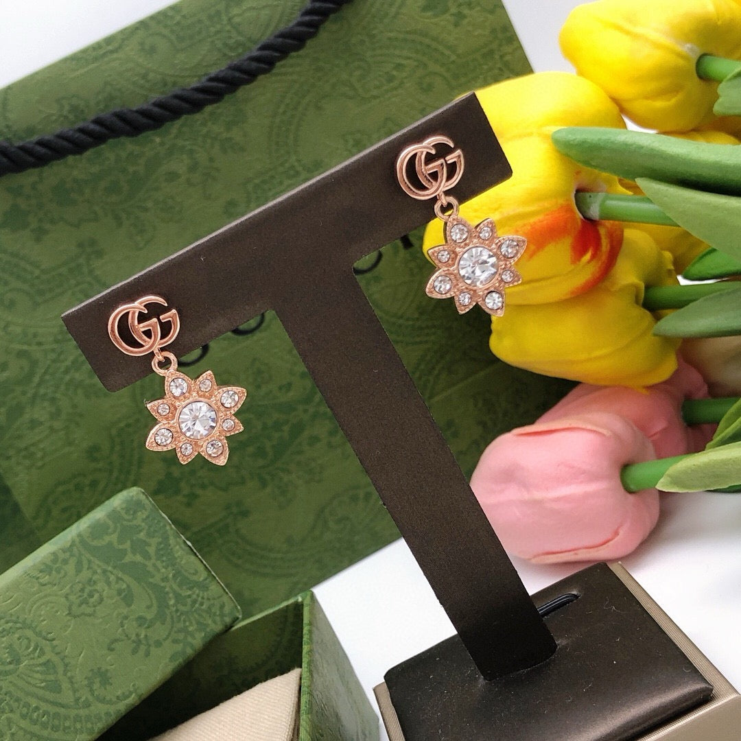 Floral Jewelry Accessory in Rose-Gold-Tone side detail
