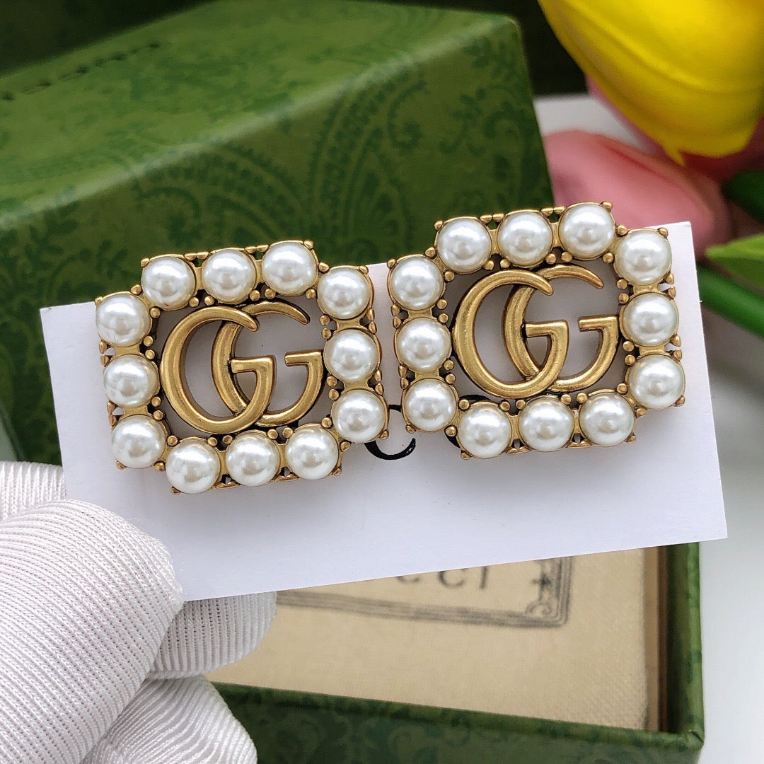 Double-G Emblem Stud Earrings in Polished Metal-Tone – Vintage Detail – Design 008 main product view