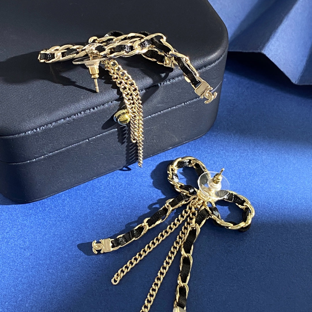 Star Stud Earrings in Gold-Tone – Star Detail – Design 007 main product view