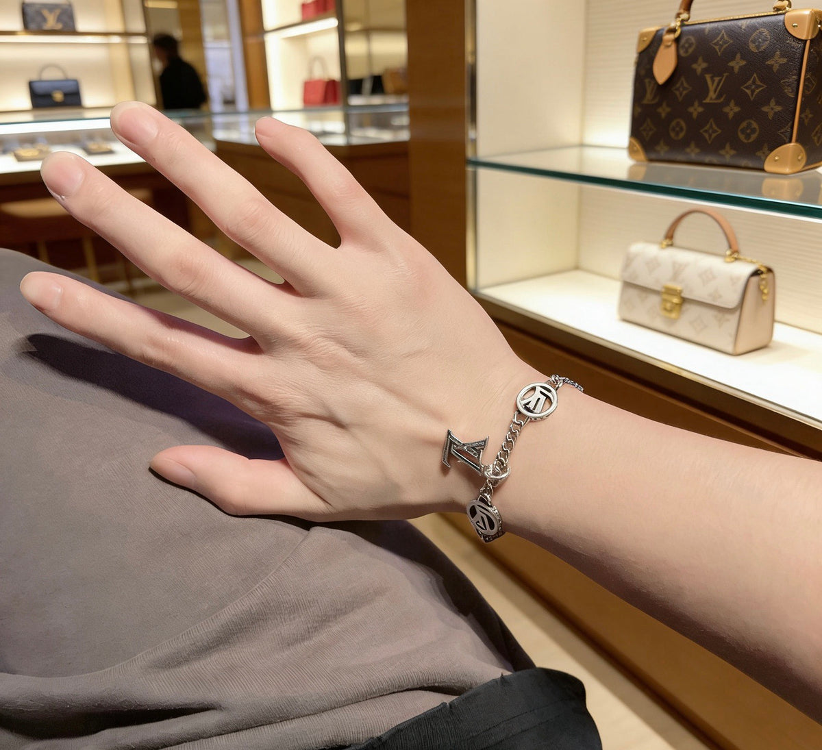 Chain Bracelet in Silver-Tone – Design 012 detail view