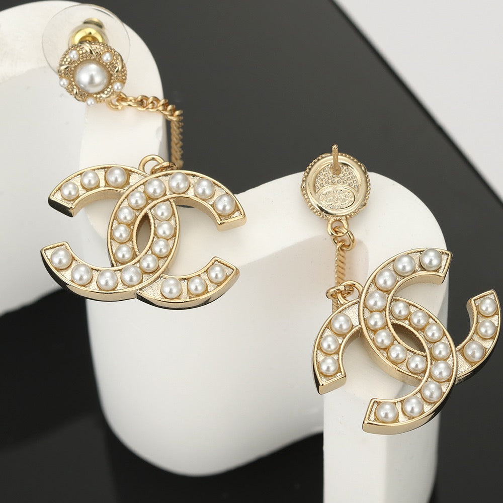 Double-C Emblem Pearl-Detail Stud Earrings – Pearl Detail – Design 005 side detail
