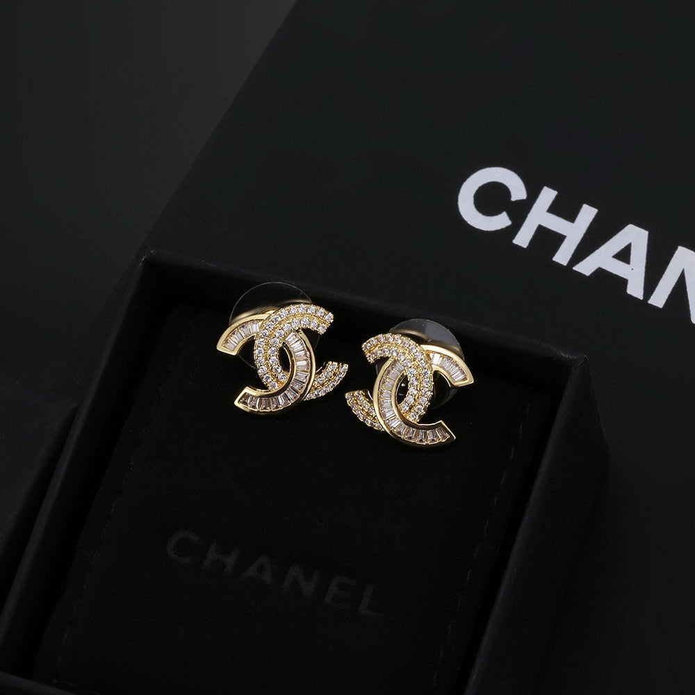Letter Stud Earrings in Silver-Tone – Design 005 close-up detail