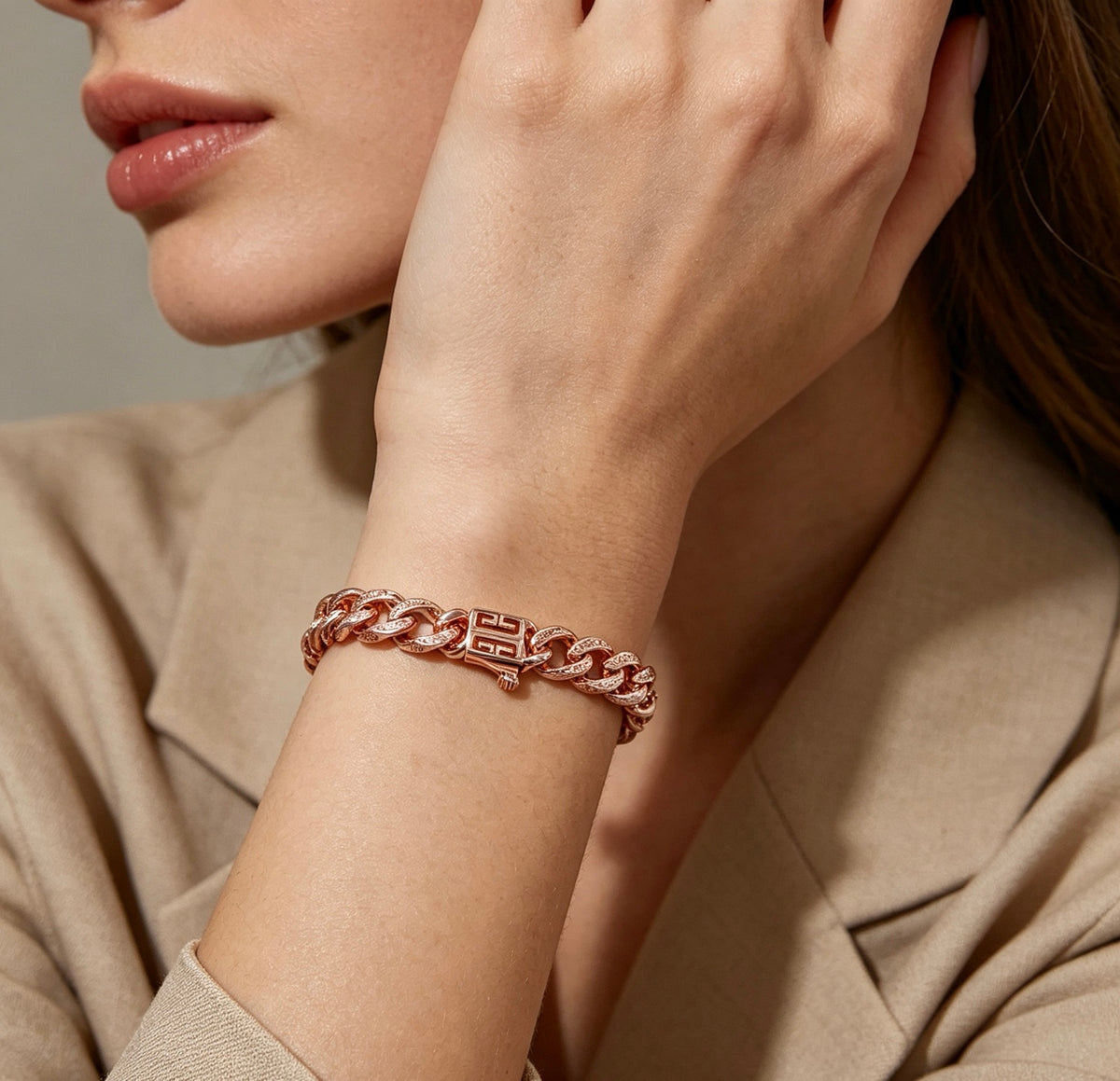 Floral Bracelet in Gold-Tone – Design 012 detail view