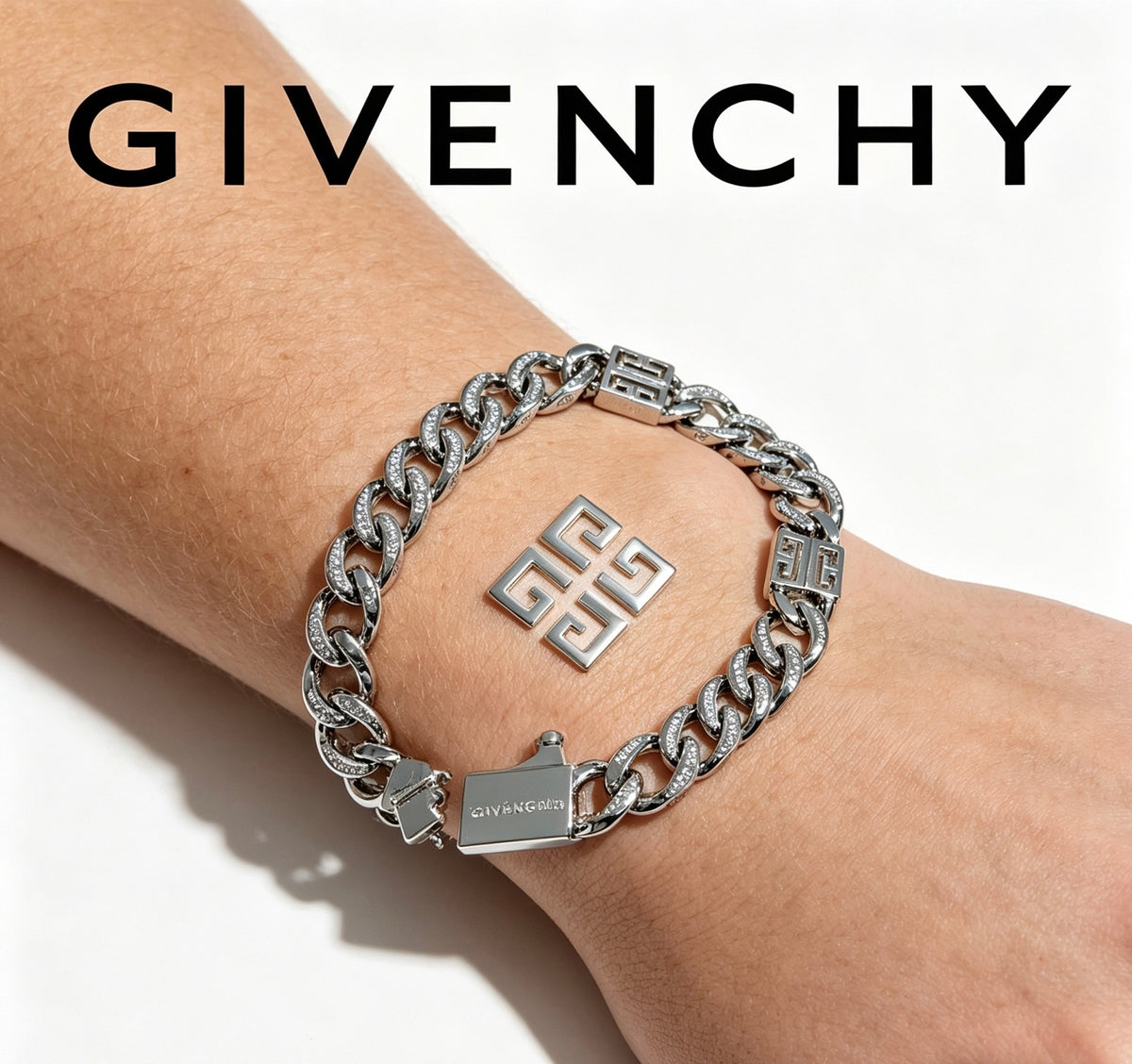 4G Emblem Emblem Bracelet – Design 03 close-up view