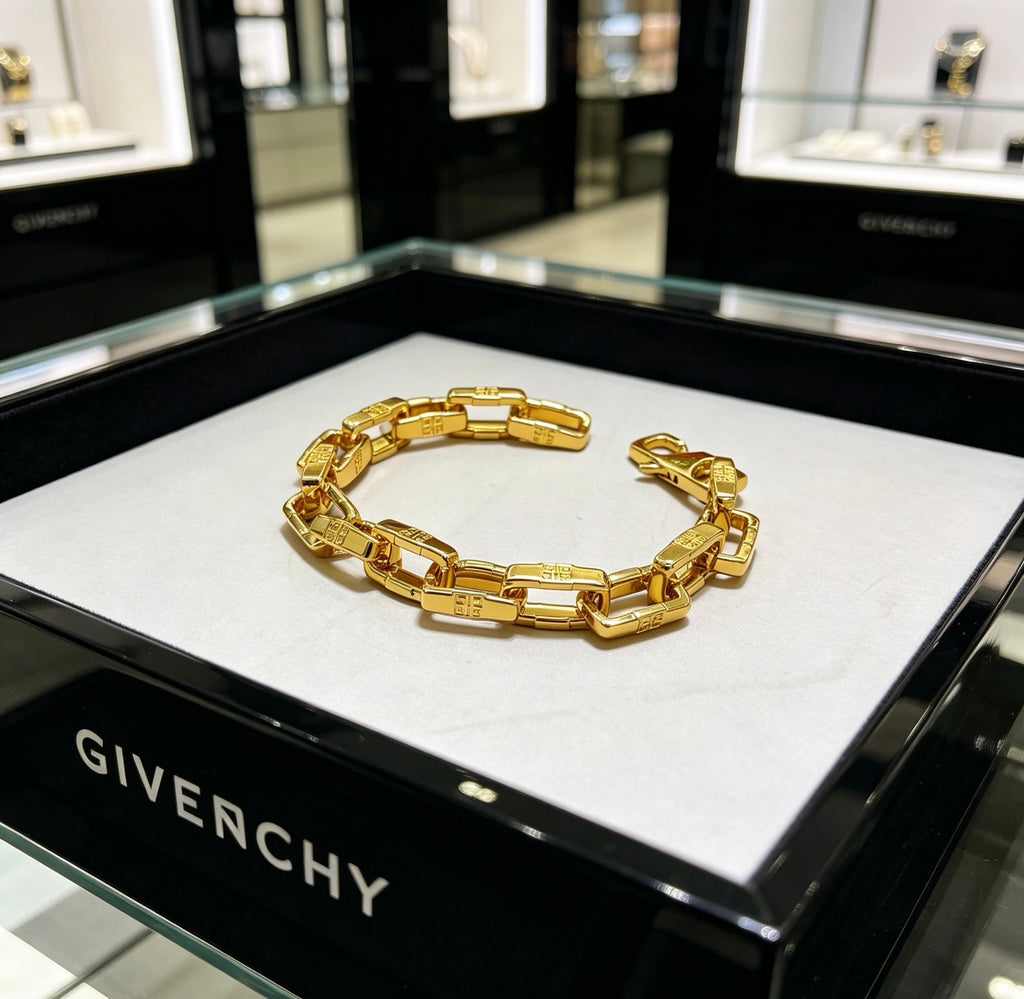 Floral Bracelet in Gold-Tone – Design 007 close-up detail