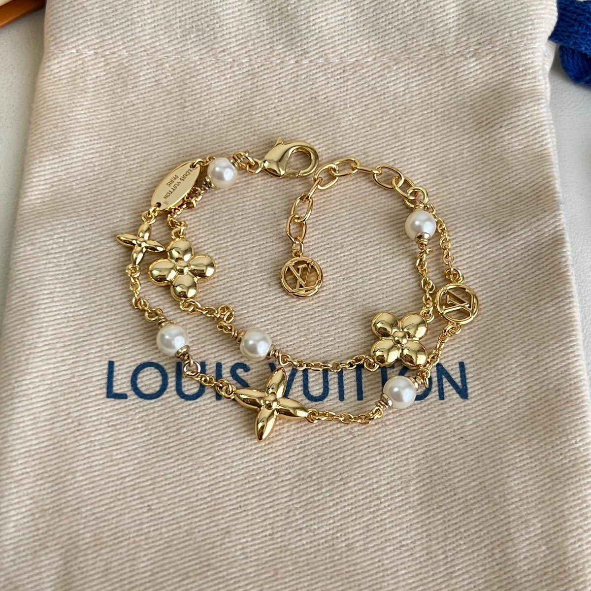 Geometric Emblem Bracelet in Polished Metal-Tone – Design 022 close-up detail
