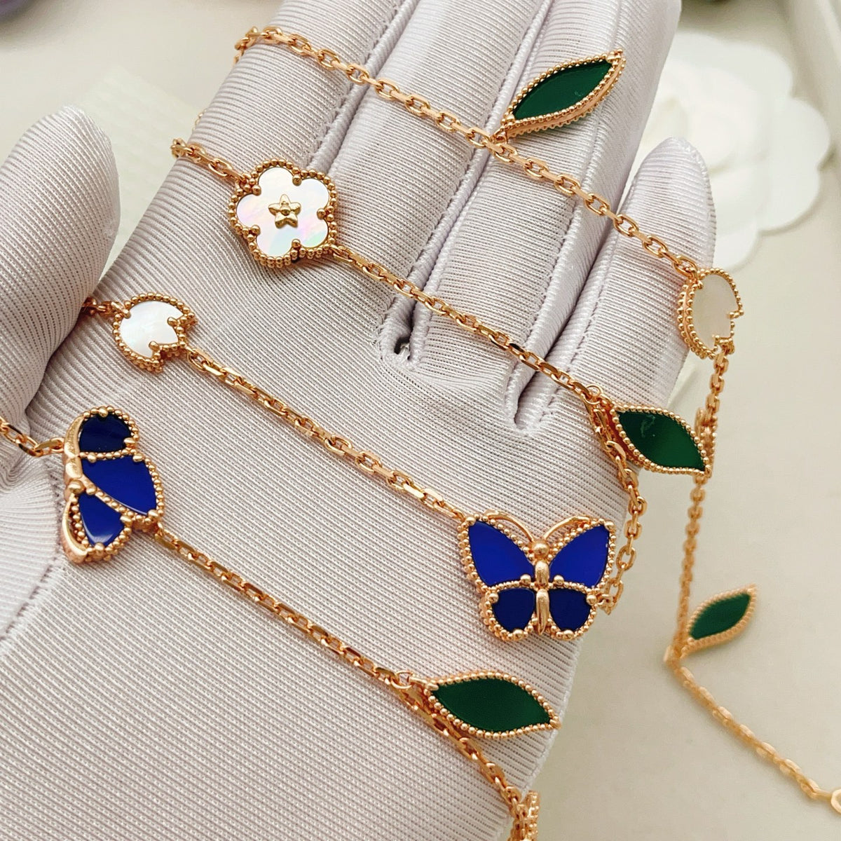 Butterfly Pendant Necklace in Rose-Gold-Tone – Rose Gold – Design 02 side detail