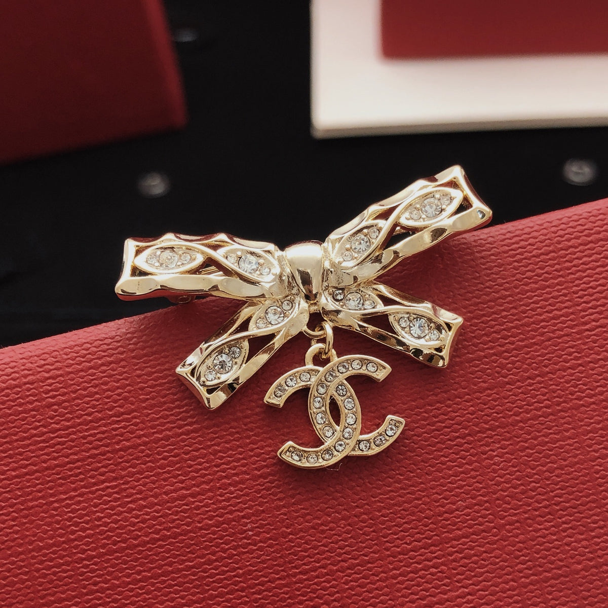 Bow Brooch in Gold-Tone – Design 005 main product view
