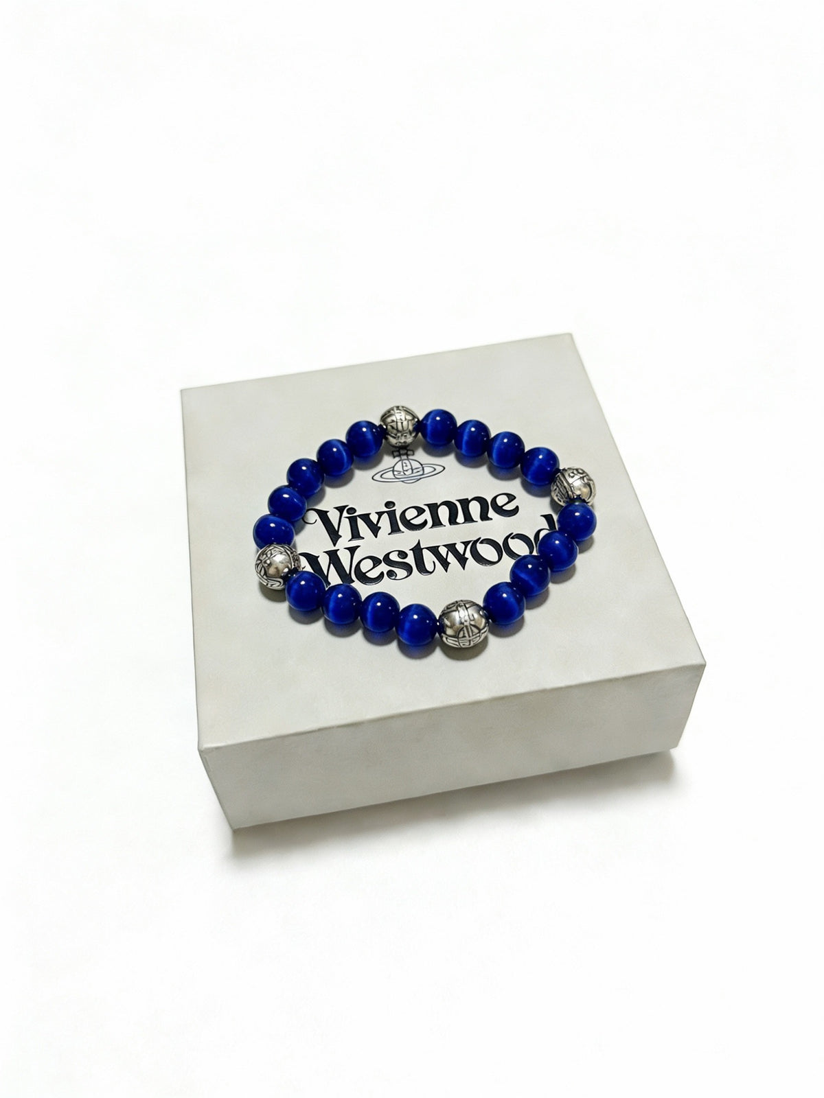 Orb-Inspired Emblem Bracelet in Silver-Tone – Vintage Detail – Design 013 close-up detail