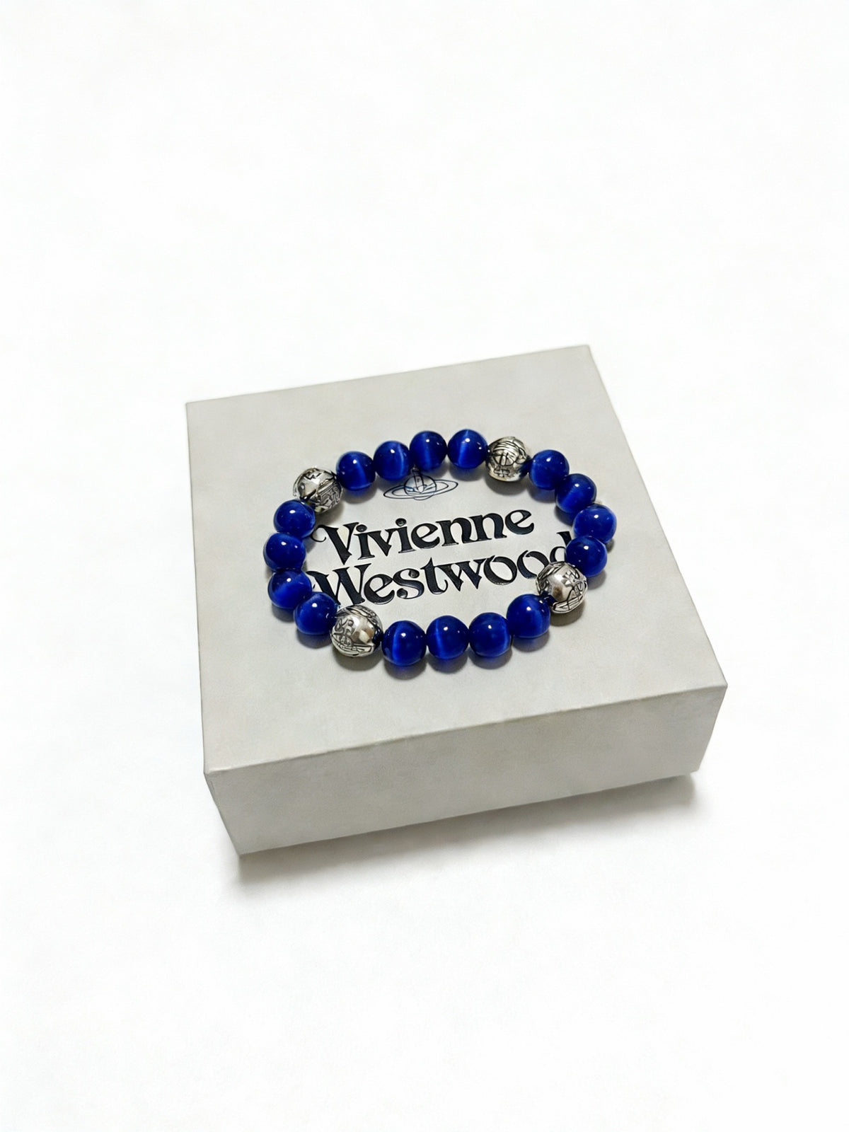 Orb-Inspired Emblem Bracelet in Silver-Tone – Vintage Detail – Design 013 main product view