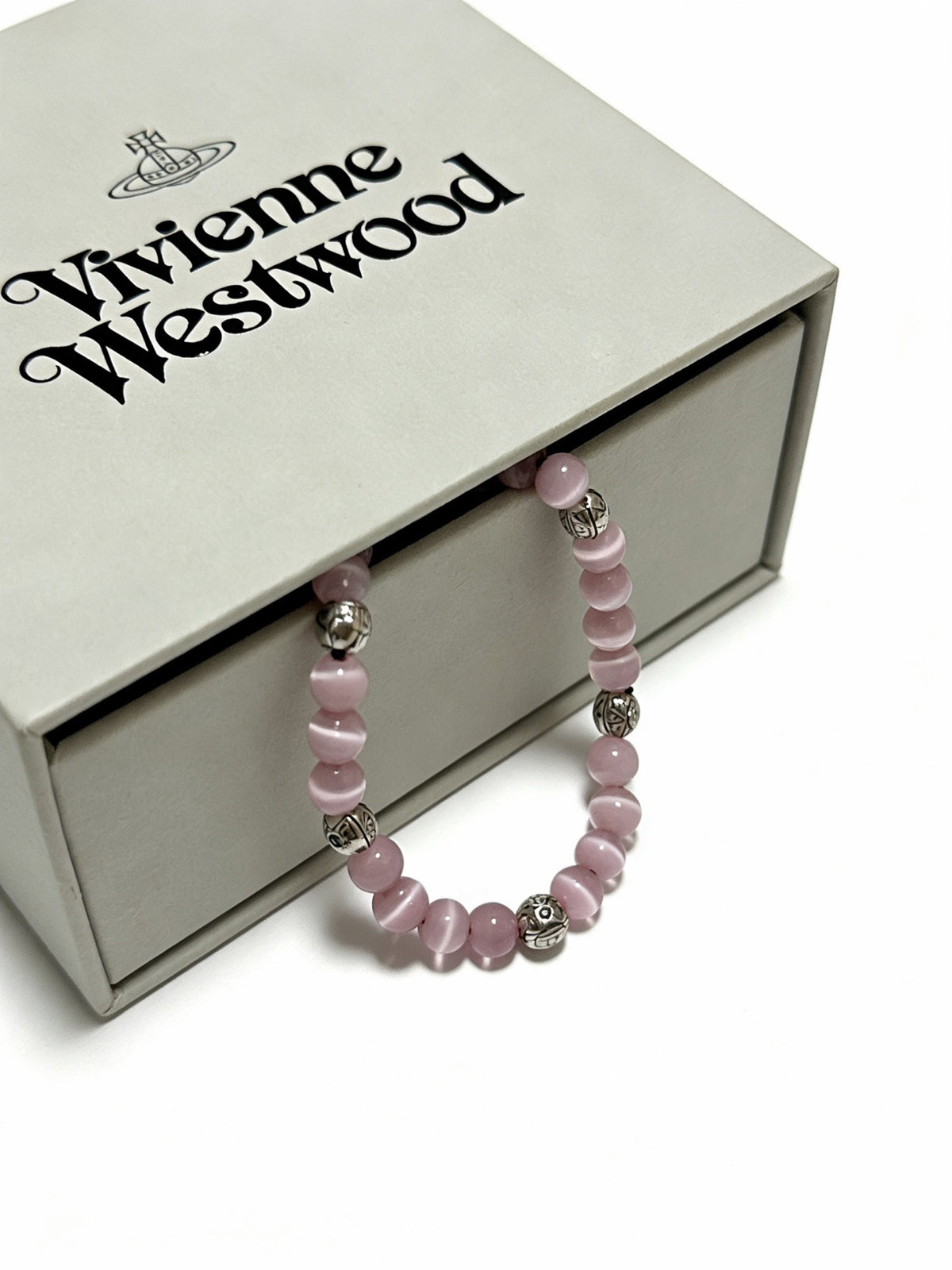 Orb-Inspired Emblem Bracelet in Silver-Tone – Vintage Detail – Design 012 detail view