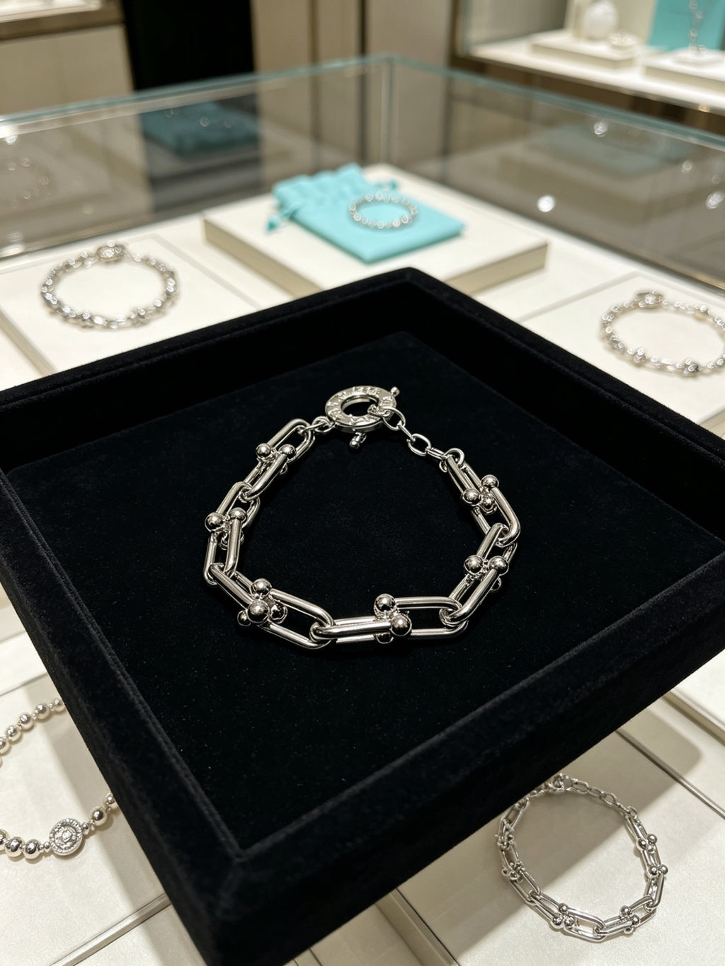 Signature Motif Bracelet in Silver-Tone – Vintage Detail – Design 79 side detail