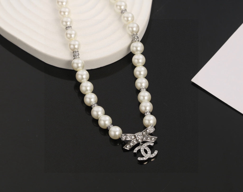 Bow Pearl-Detail Pendant Necklace – Pearl Detail – Design 011 close-up detail