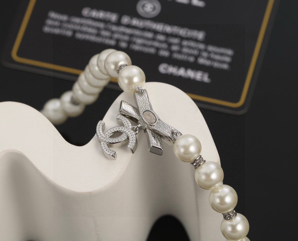 Bow Pearl-Detail Pendant Necklace – Pearl Detail – Design 003 side detail