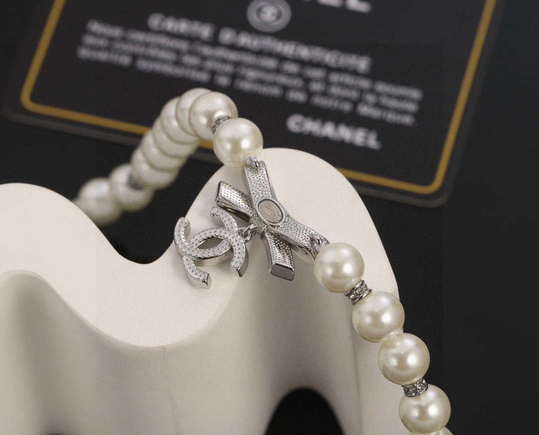 Bow Pearl-Detail Pendant Necklace – Pearl Detail – Design 003 side detail