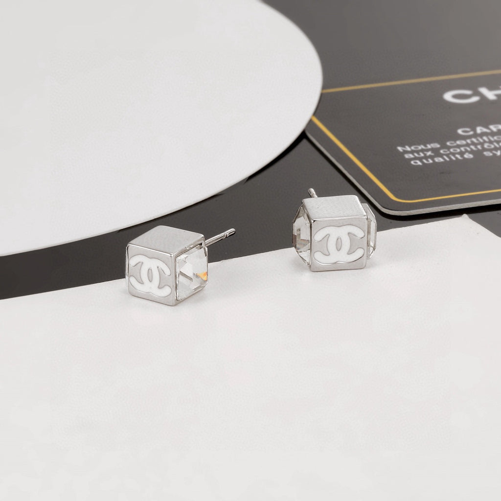 Square Pendant Necklace in Polished Metal-Tone – White Detail – Design 002 close-up detail