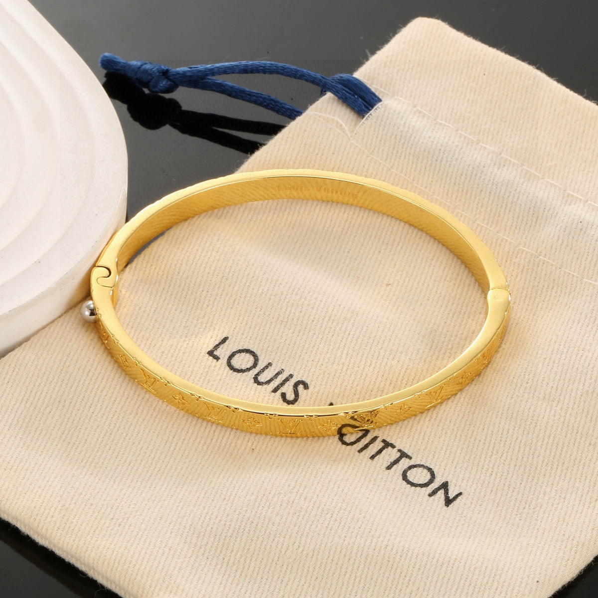 Clover Bangle in Polished Metal-Tone – Clover Detail – Design 015 front product view