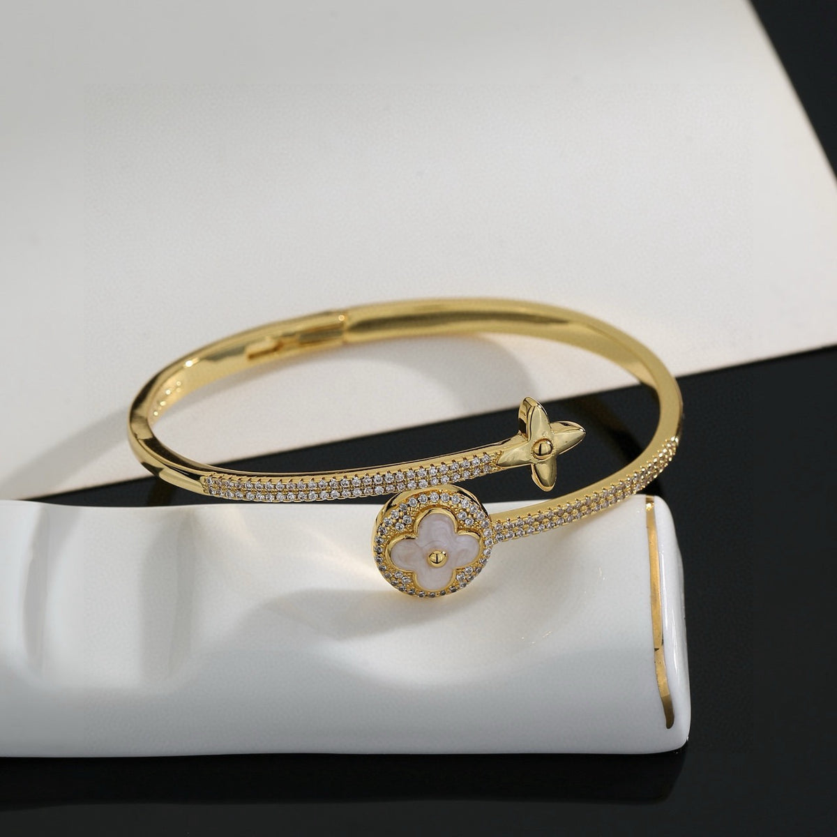 Clover Bangle in Polished Metal-Tone – Clover Detail – Design 006 close-up detail