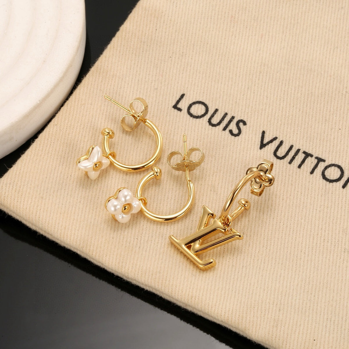 Clover Stud Earrings in Polished Metal-Tone – Clover Detail – Design 016 main product view