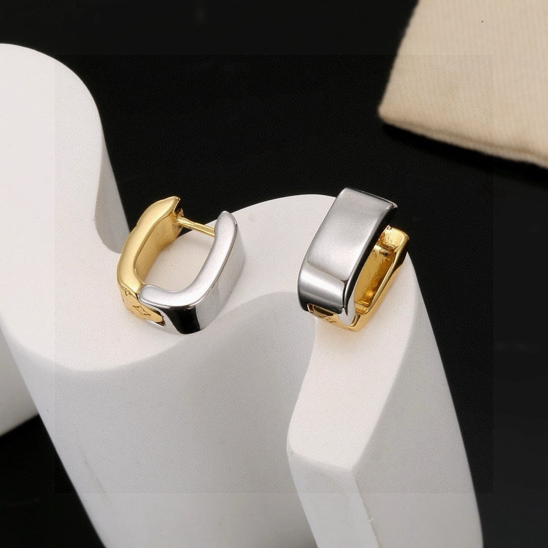 Clover Stud Earrings in Polished Metal-Tone – Clover Detail – Design 007 front product view