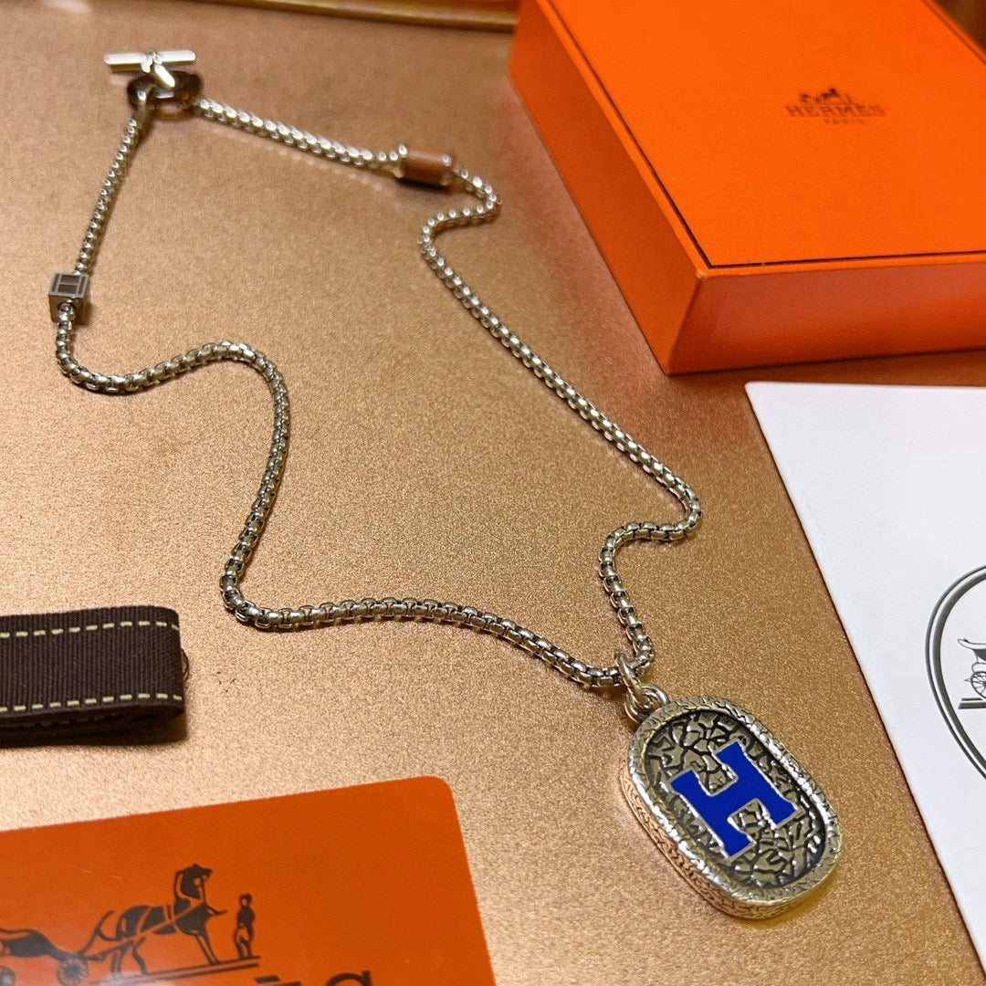 Toggle Pendant Necklace in Polished Metal-Tone – Toggle Detail – Design 027 main product view