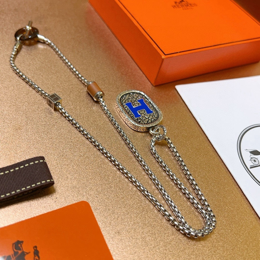 Toggle Pendant Necklace in Polished Metal-Tone – Toggle Detail – Design 027 close-up detail
