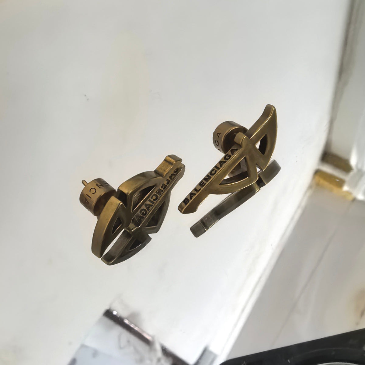 Ring Motif Statement Earrings in Gold-Tone – Vintage Detail – Design 002 front product view