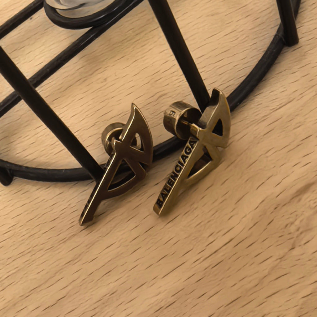 Ring Motif Statement Earrings in Gold-Tone – Vintage Detail – Design 002 side detail