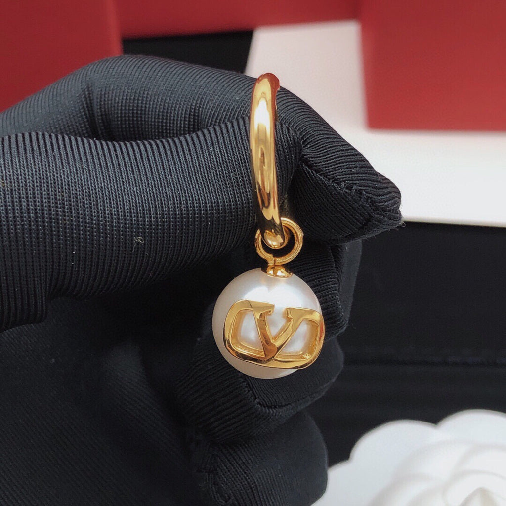 Signature Emblem Pearl-Detail Drop Earrings – Design 01 detail view